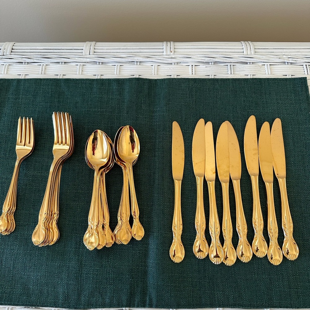 Gold-tone Flatware Set - Elegant Dining Knives, Forks & Spoons